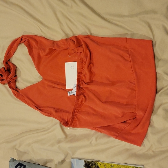 Halter top - Picture 2 of 3